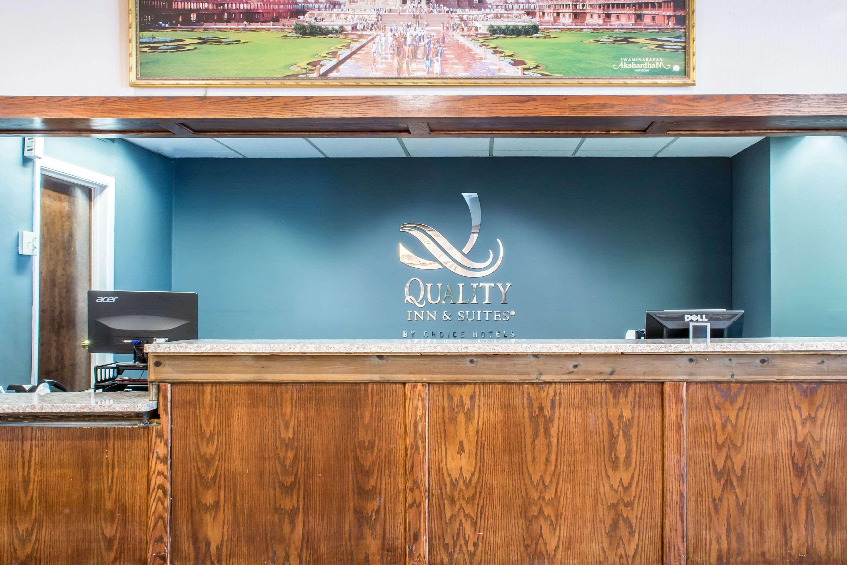 Quality Inn & Suites Palm Island Indoor Waterpark Batavia Eksteriør billede
